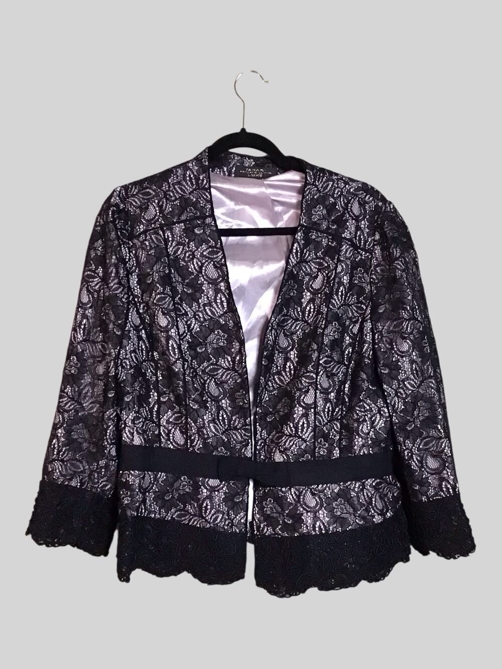 Tahari Luxe Elegant black Floral lace Open front Blazer Pink Satin lining Sz. 14